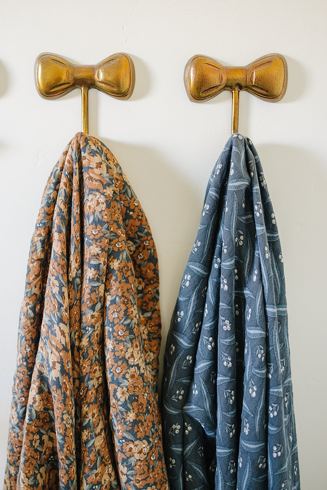 Mebie Baby Muslin Swaddle Blanket - Navy Berry