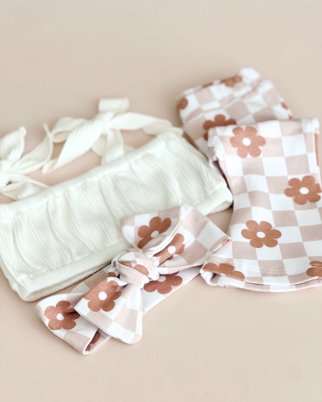 LPK Flare Set - Latte Daisy - Atara & Co