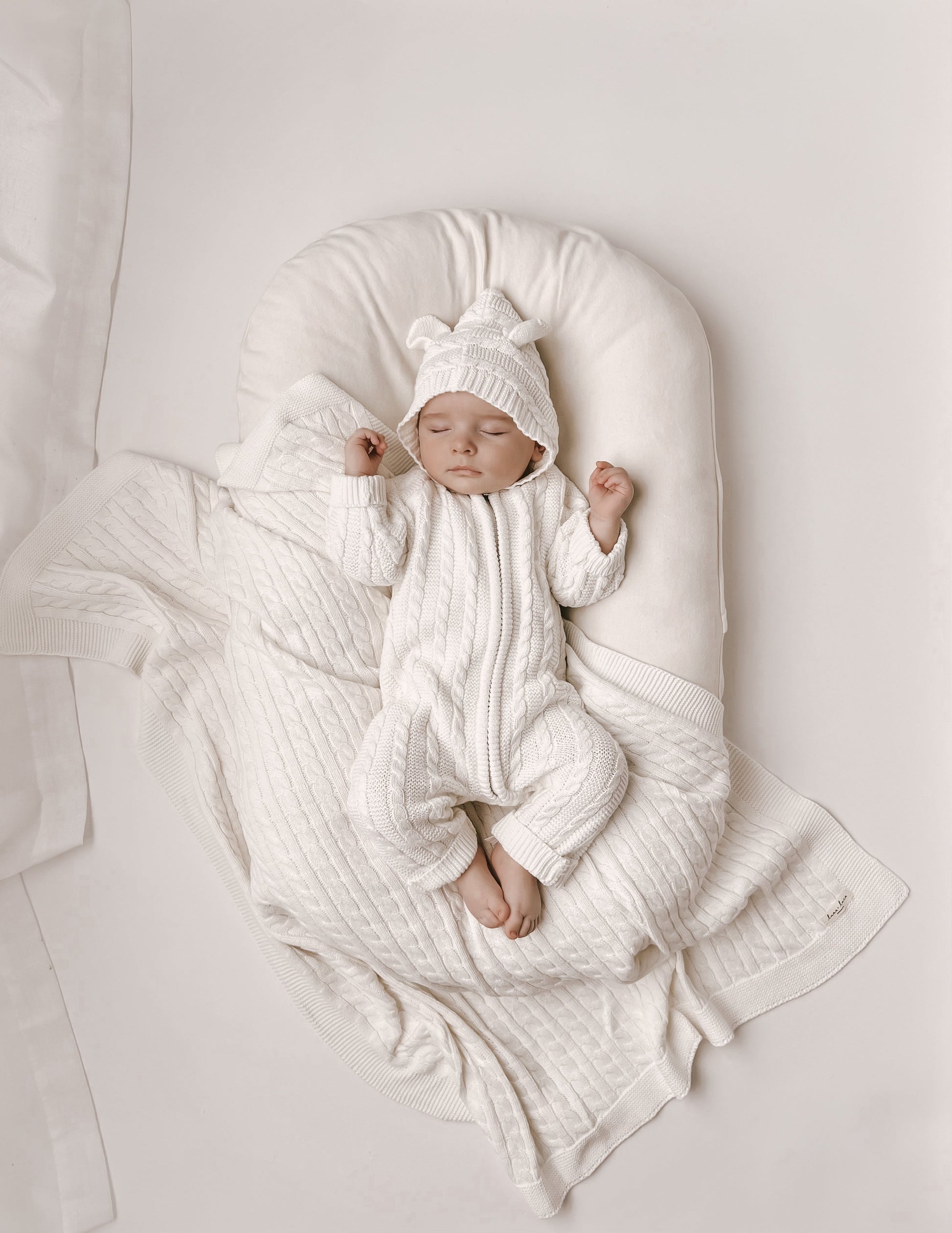 Luna + Luca Cable Knit Baby Blanket - White - Atara & Co