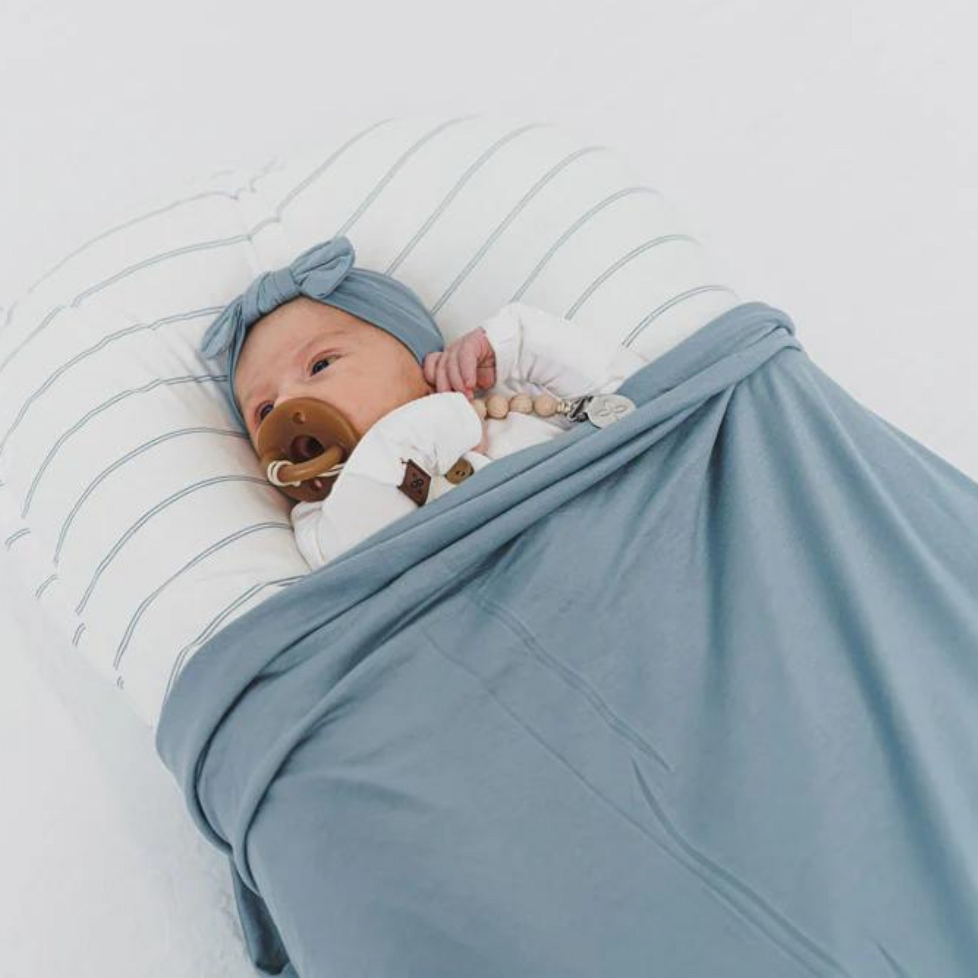 Papillon Bebe Swaddle Blanket - Atara & Co