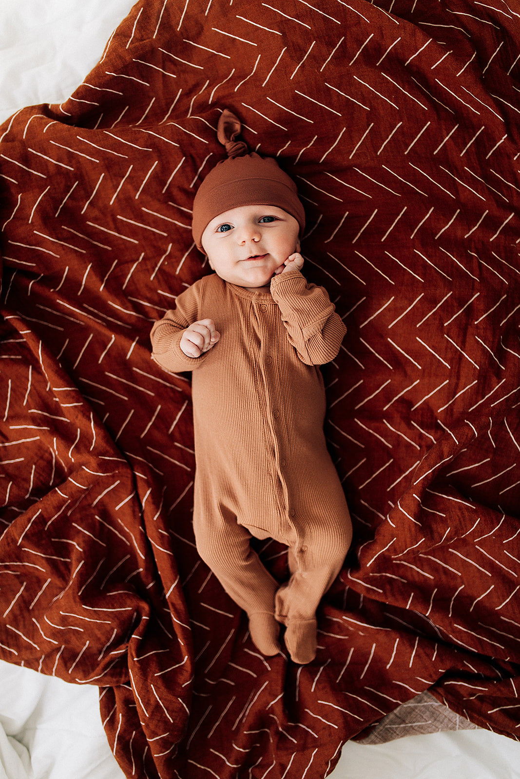 Mebie Baby Bamboo Knot Hat - Rust - Atara & Co